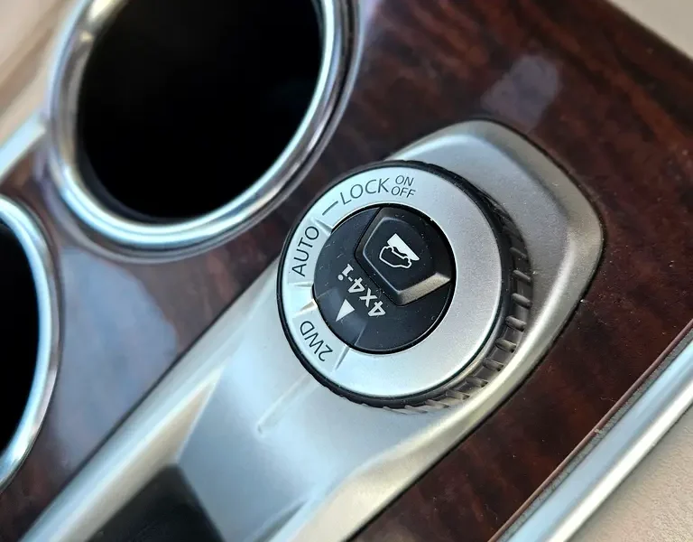 2016 Nissan Pathfinder SV 6 Cylinder Petrol Engine Blue Beige SUV GCC Specs