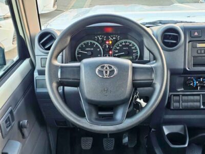 2025 Toyota Land Cruiser Pick Up LC79 DOUBLE CABIN 4.2L V6 DIESEL White Black