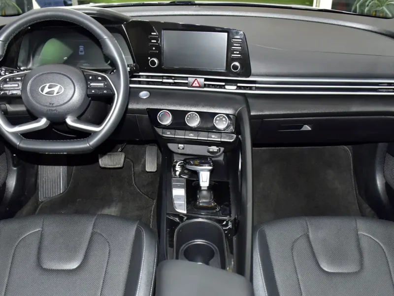2024 Hyundai Elantra Comfort 4 Cylinder Petrol Engine White Black Sedan Chinese Specs