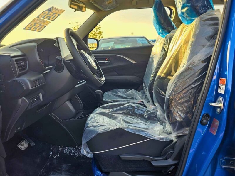 2026 Suzuki Swift GLX 1.2L PETROL V3 Engine AT Blue Black Hatchback GCC Specs