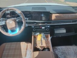 2024 Hyundai Santa Fe 2.5L Turbocharged Inline 4-Cylinder White Tan SUV