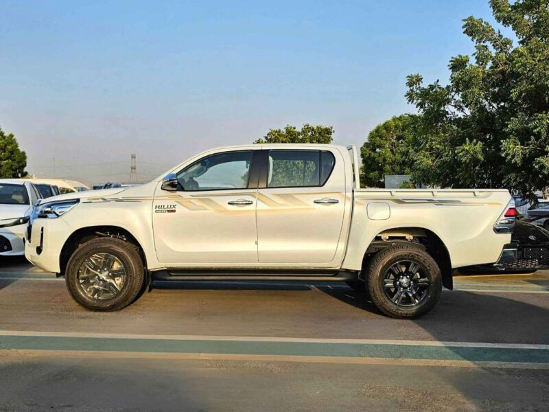 2025 Toyota Hilux SR5 WIDE BODY WITH HUK 2.4L DIESEL AT White Black PickUP