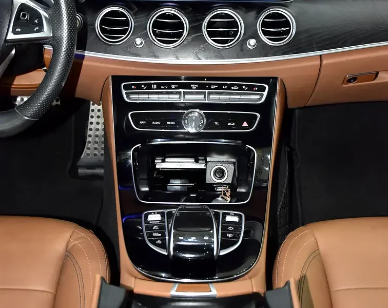 2017 Mercedes-Benz E-Class E400 4Matic 6 Cylinder Petrol Engine White Tan Sedan