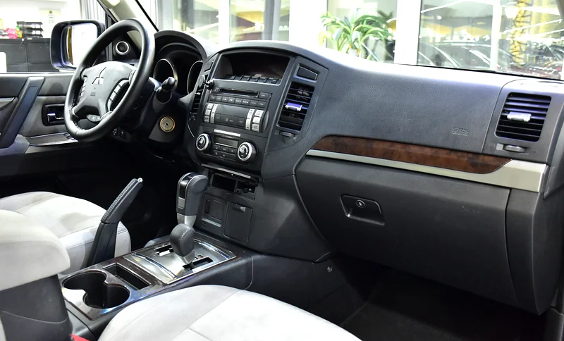 2014 Mitsubishi Pajero GLS 6 Cylinders Petrol Engine Brown Grey Crossover GCC Specs