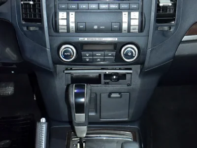 2014 Mitsubishi Pajero GLS 6 Cylinders Petrol Engine Brown Grey Crossover GCC Specs