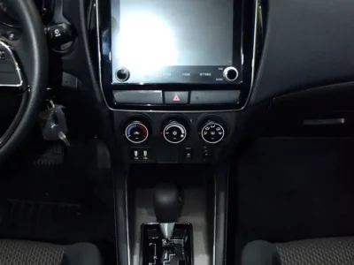 2024 Mitsubishi ASX GLX 4 Cylinder Petrol Engine White Black Crossover GCC Specs