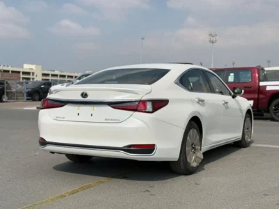 2025 Lexus ES300h ES 300H 2.0L 4 Cylinder Petrol Engine White Tan Sedan GCC