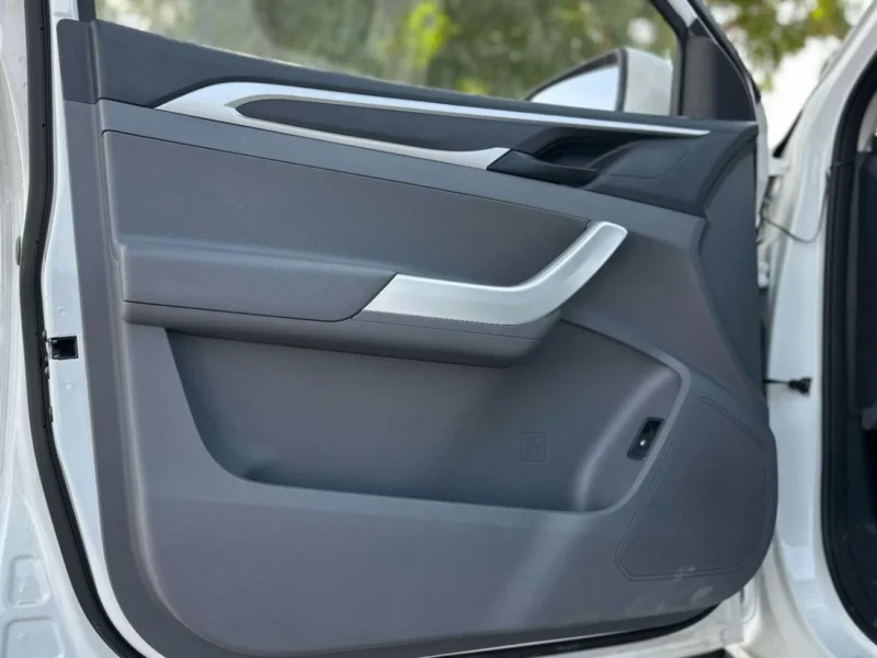 2025 MG T60 2.4L 4 Cylinders PETROL Engine DC MT White Grey PickUP