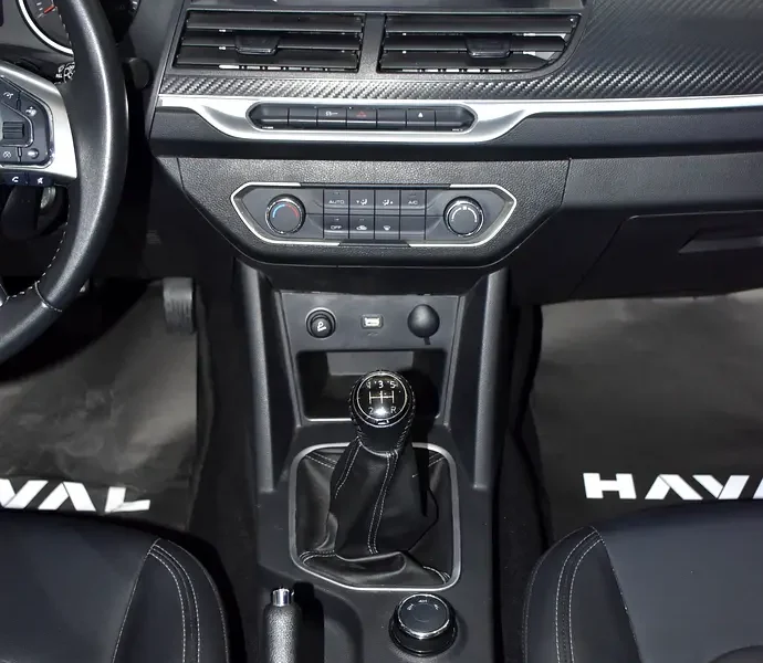 2023 GWM Wingle 7 Double Cabin Petrol 4X4 4 Cylinder Petrol Engine White Black Pick Up