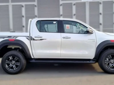 2025 TOYOTA HILUX TRD SR5 4.0L PETROL 6 Cylinder Petrol Engine White Red PickUP