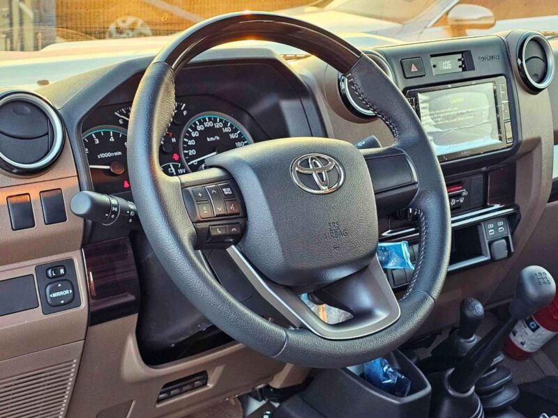 2025 Toyota Land Cruiser Pick Up LX LC79 4.0L V6 PETROL MT White Brown Pickup