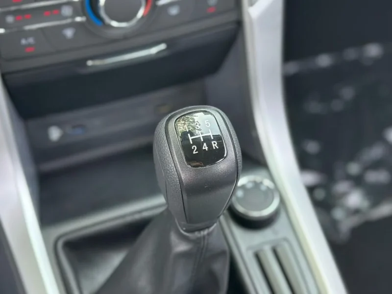 2025 MG T60 2.4L 4 Cylinders PETROL Engine DC MT White Grey PickUP