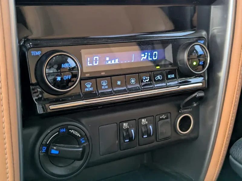 2022 TOYOTA FORTUNER VXR V6 Petrol Engine 4.0 Litres White Brown SUV GCC