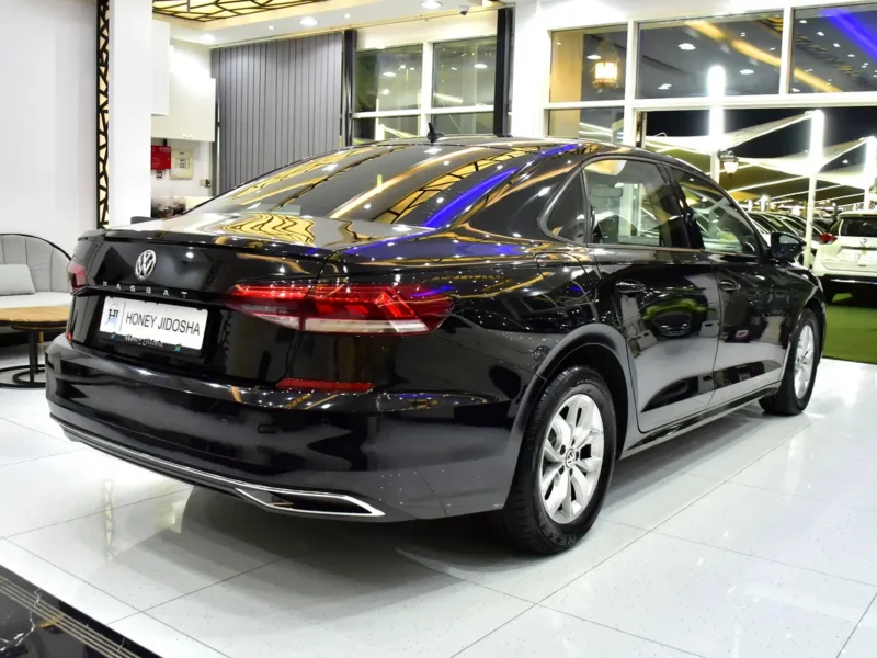 2020 Volkswagen Passat Comfortline 5 Cylinder Petrol Engine Black Beige Sedan GCC