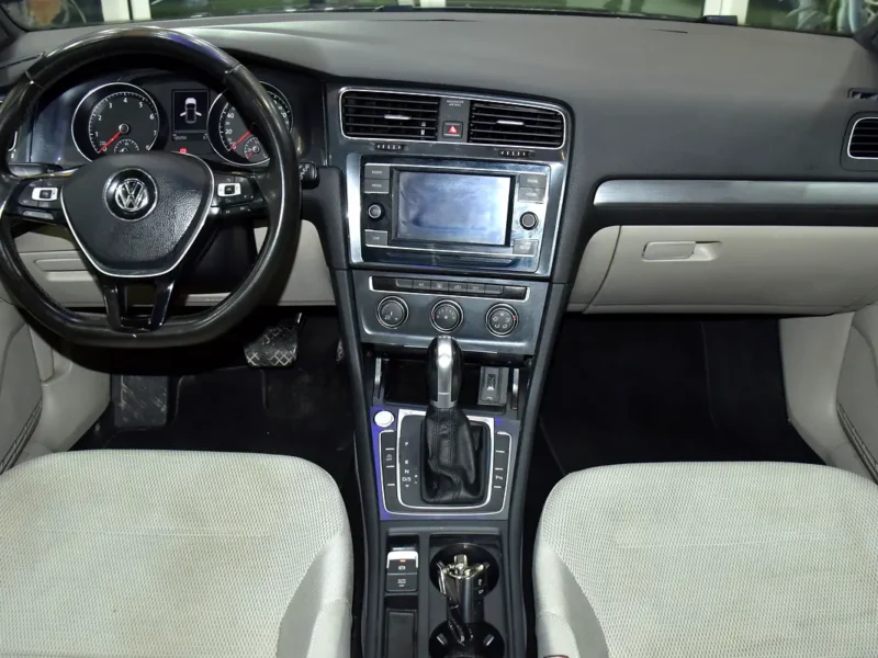 2018 Volkswagen Golf SE 3 Cylinder petrol Engine Grey Beige Hatchback GCC Specs