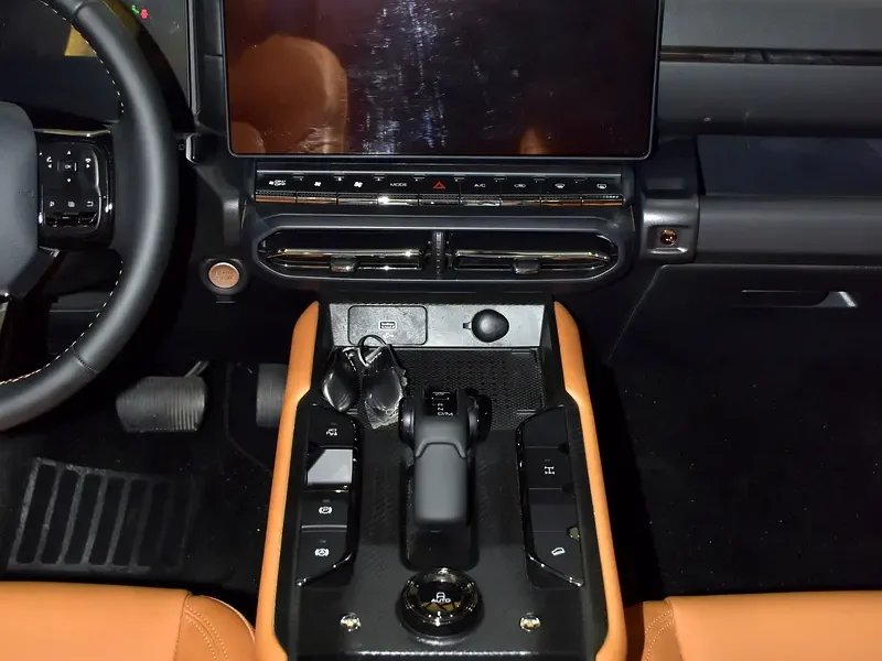 2026 Haval H7 High Deluxe 4 Cylinder Petrol Engine White Tan SUV GCC Specs