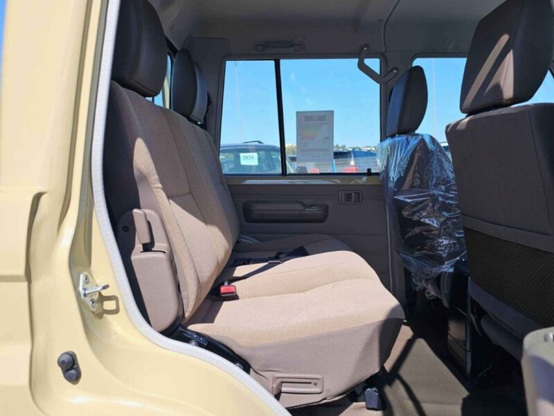 2025 Toyota Land Cruiser Pick Up DOUBLE CABIN 4.0L V6 PETROL AT Beige Brown