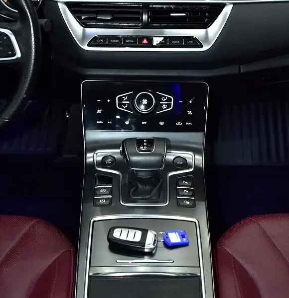 2022 Hongqi H5 Luxury 4 Cylinder Petrol Engine Black Red Sedan GCC Specs