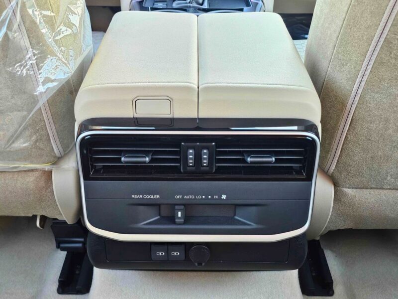 2025 Toyota Land Cruiser GXR TWIN TURBO 3.5L V6 PETROL White Brown SUV