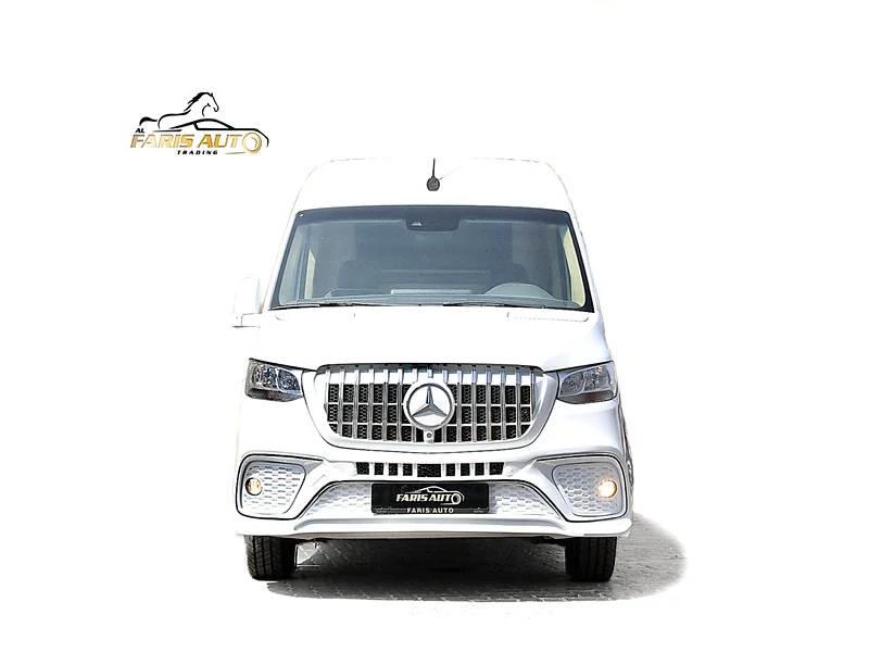 2022 Mercedes-Benz Sprinter Standard 2.0L 4-Cylinder Turbo White Black Van