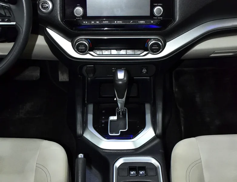 2022 Nissan Xterra Titanium 4 Cylinder Petrol Engine Grey Beige SUV GCC Specs