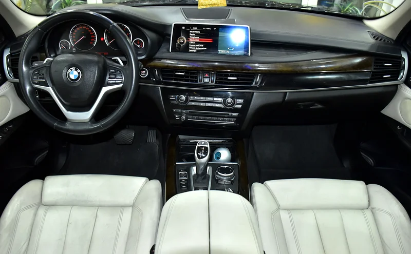 2014 BMW X5 Xdrive50i 8 Cylinder Petrol Engine Brown Beige SUV GCC Specs