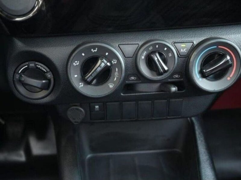 2024 Toyota Hilux Single Cab 2.4 Litres 4-cylinder In-line Diesel Engine White Red Pickup Truck