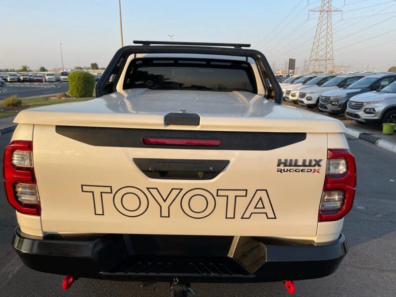2018 Toyota Hilux Rugged X 2.8L 4-cylinder Turbo Diesel Engine White Black Pickup Truck