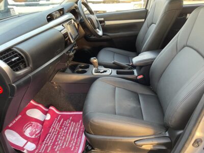 2017 Toyota Hilux SR5 Dual Cab 2.8 Inline 4-cylinder Turbo Diesel Silver Black Pickup Truck