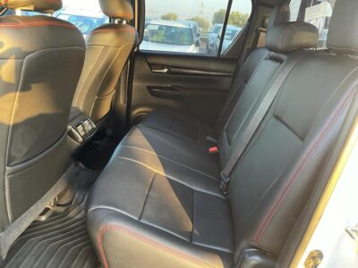 2018 Toyota Hilux Rugged X 2.8L 4-cylinder Turbo Diesel Engine White Black Pickup Truck