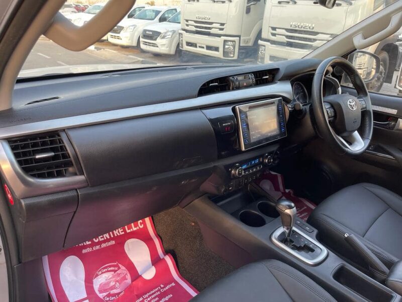 2017 Toyota Hilux SR5 Dual Cab 2.8 Inline 4-cylinder Turbo Diesel Silver Black Pickup Truck