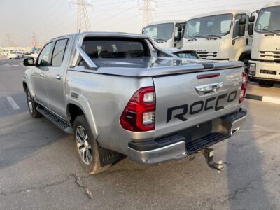 2017 Toyota Hilux SR5 Dual Cab 2.8 Inline 4-cylinder Turbo Diesel Silver Black Pickup Truck