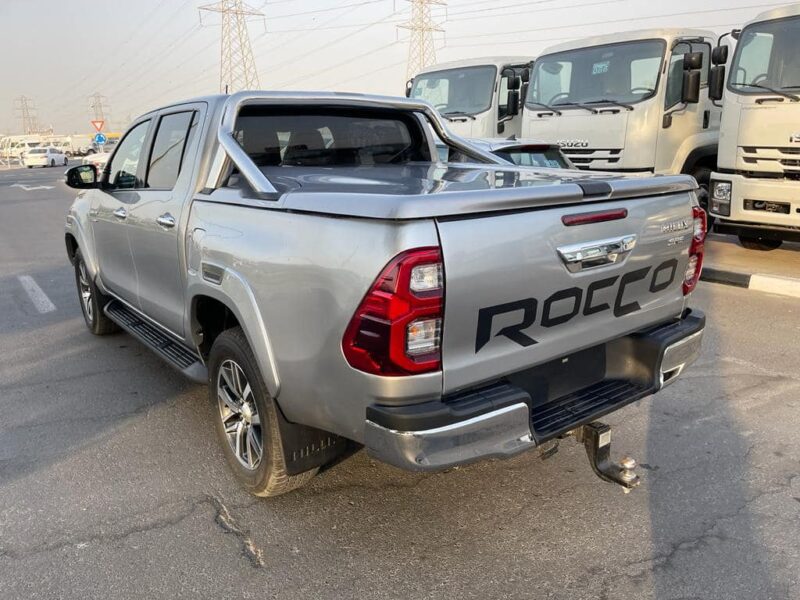 2017 Toyota Hilux SR5 Dual Cab 2.8 Inline 4-cylinder Turbo Diesel Silver Black Pickup Truck