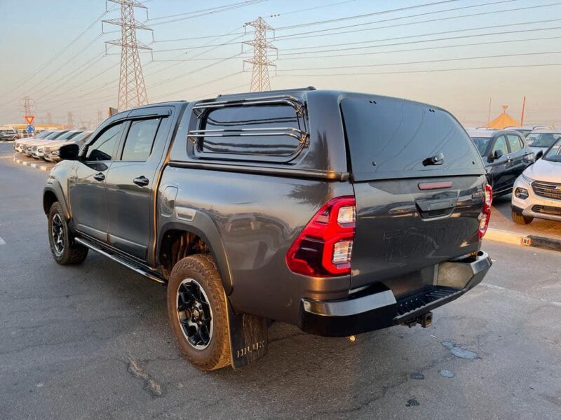 2018 Toyota Hilux Rugged X 2.8L 4-cylinder Turbo Diesel Engine Grey Black Pickup Truck