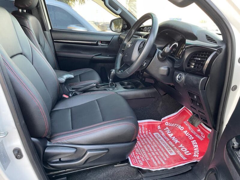 2018 Toyota Hilux Rugged X 2.8L 4-cylinder Turbo Diesel Engine White Black Pickup Truck