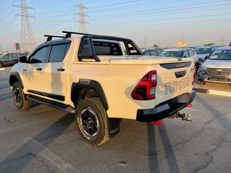2018 Toyota Hilux Rugged X 2.8L 4-cylinder Turbo Diesel Engine White Black Pickup Truck