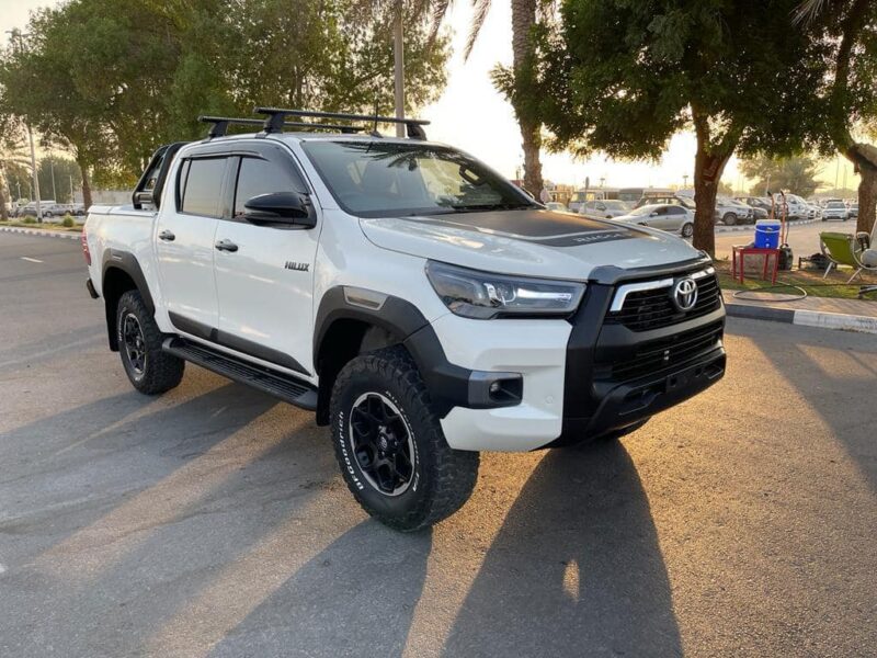 2018 Toyota Hilux Rugged X 2.8L 4-cylinder Turbo Diesel Engine White Black Pickup Truck