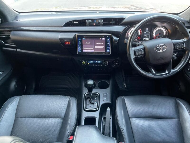 2018 Toyota Hilux Rugged X 2.8L 4-cylinder Turbo Diesel Engine Grey Black Pickup Truck