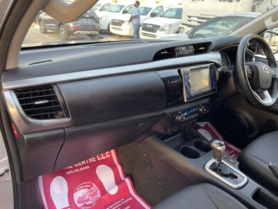 2017 Toyota Hilux SR5 Dual Cab 2.8 Inline 4-cylinder Turbo Diesel Silver Black Pickup Truck