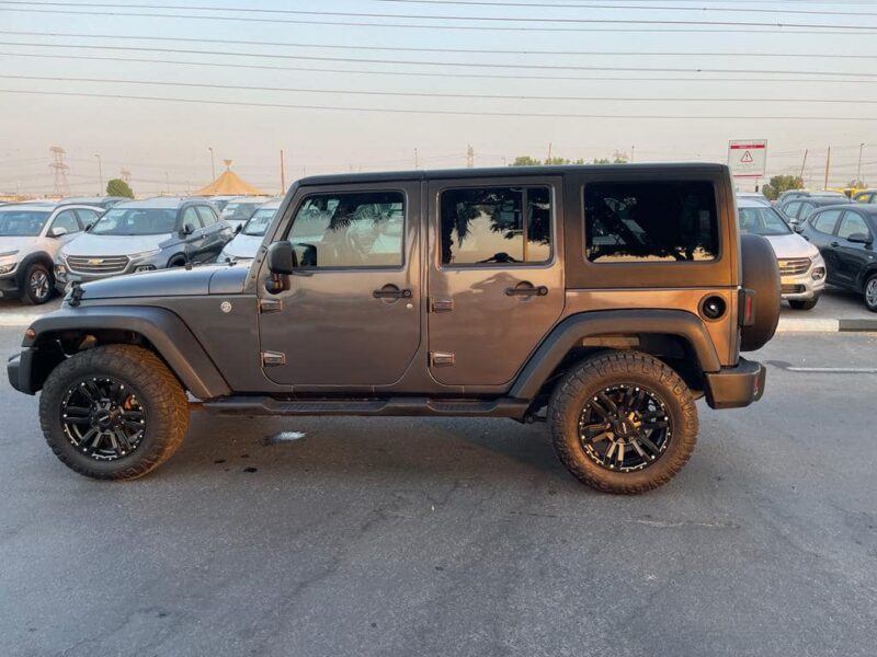 2017 Jeep Wrangler Unlimited Sport 3.6-liter Pentastar V6 Petrol Engine Grey Black SUV