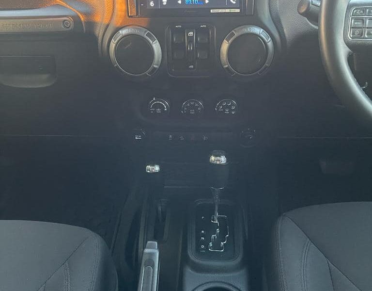 2017 Jeep Wrangler Unlimited Sport 3.6-liter Pentastar V6 Petrol Engine Grey Black SUV