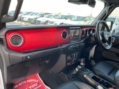 2021 Jeep Gladiator Rubicon Dual Cab 3.6 Litres V6 Petrol Engine White Black Pickup Truck