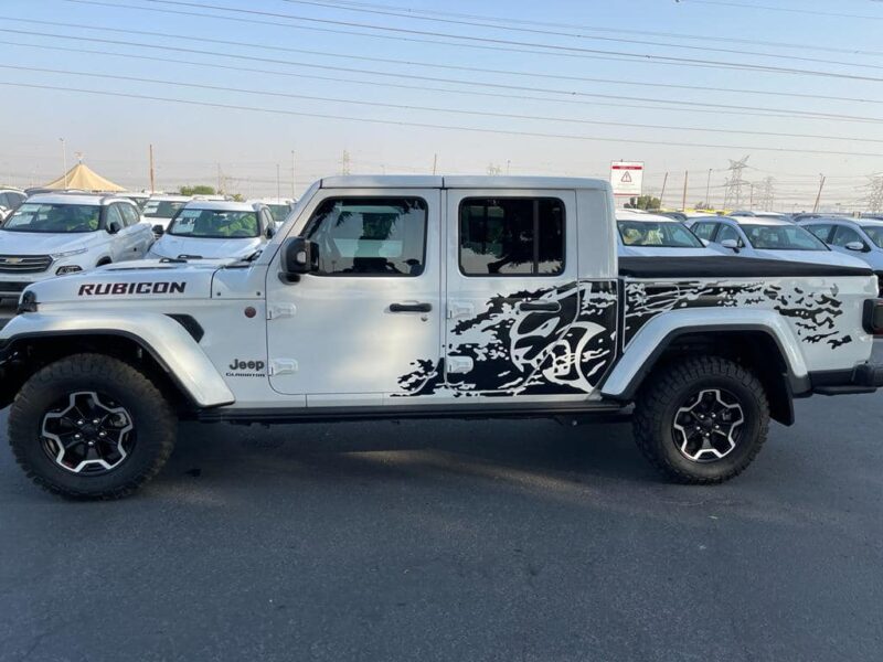 2021 Jeep Gladiator Rubicon Dual Cab 3.6 Litres V6 Petrol Engine White Black Pickup Truck