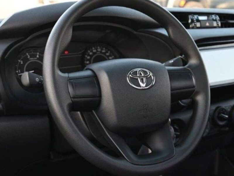 2024 Toyota Hilux Single Cab 2.4 Litres 4-cylinder In-line Diesel Engine White Red Pickup Truck