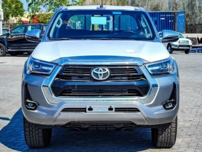 2024 Toyota Hilux DC 2.4 Litres 4-cylinder Diesel Turbo Engine Silver Black Pickup Truck