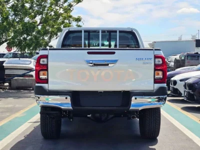 2026 Toyota Hilux SR5 TRD WOOD INTERIOR 4.0-liter V6 Petrol Engine White Red Pickup Truck