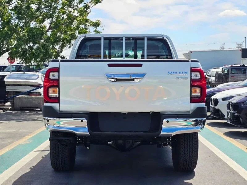 2026 Toyota Hilux SR5 TRD WOOD INTERIOR 4.0-liter V6 Petrol Engine White Red Pickup Truck
