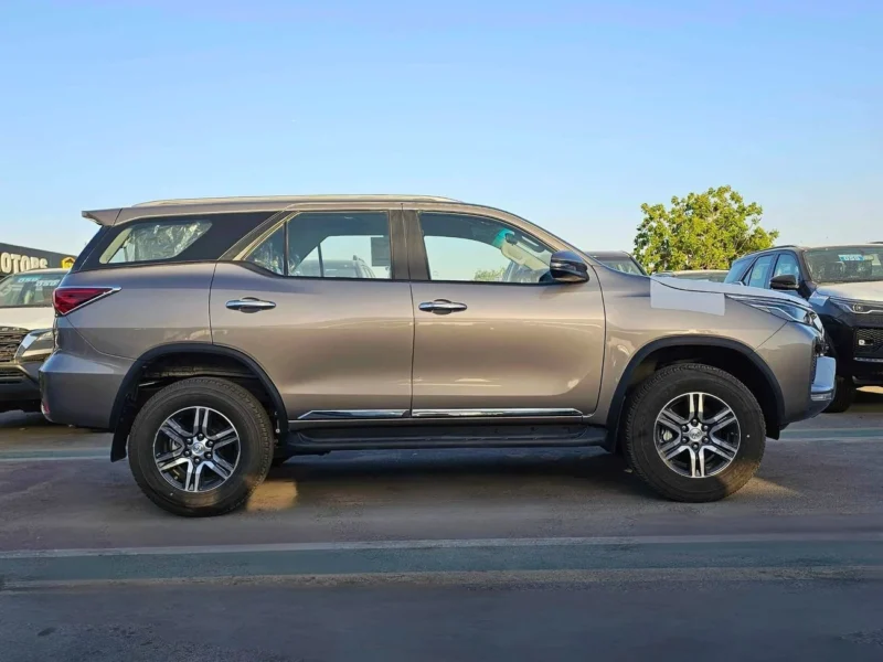 2024 Toyota Fortuner 2.7 Litres 4 Cylinder Petrol Engine Bronze Black SUV Automatic GCC