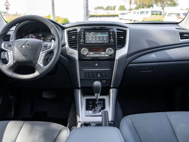 2025 Mitsubishi L200 Sportero 2.4L 4-cylinder Turbocharged Diesel Brown Black Pickup Truck