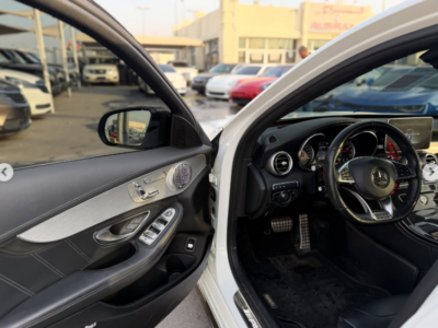 2017 Mercedes-AMG C63S 4.0 Liter V8 twin-turbocharged Engine White Black Sedan